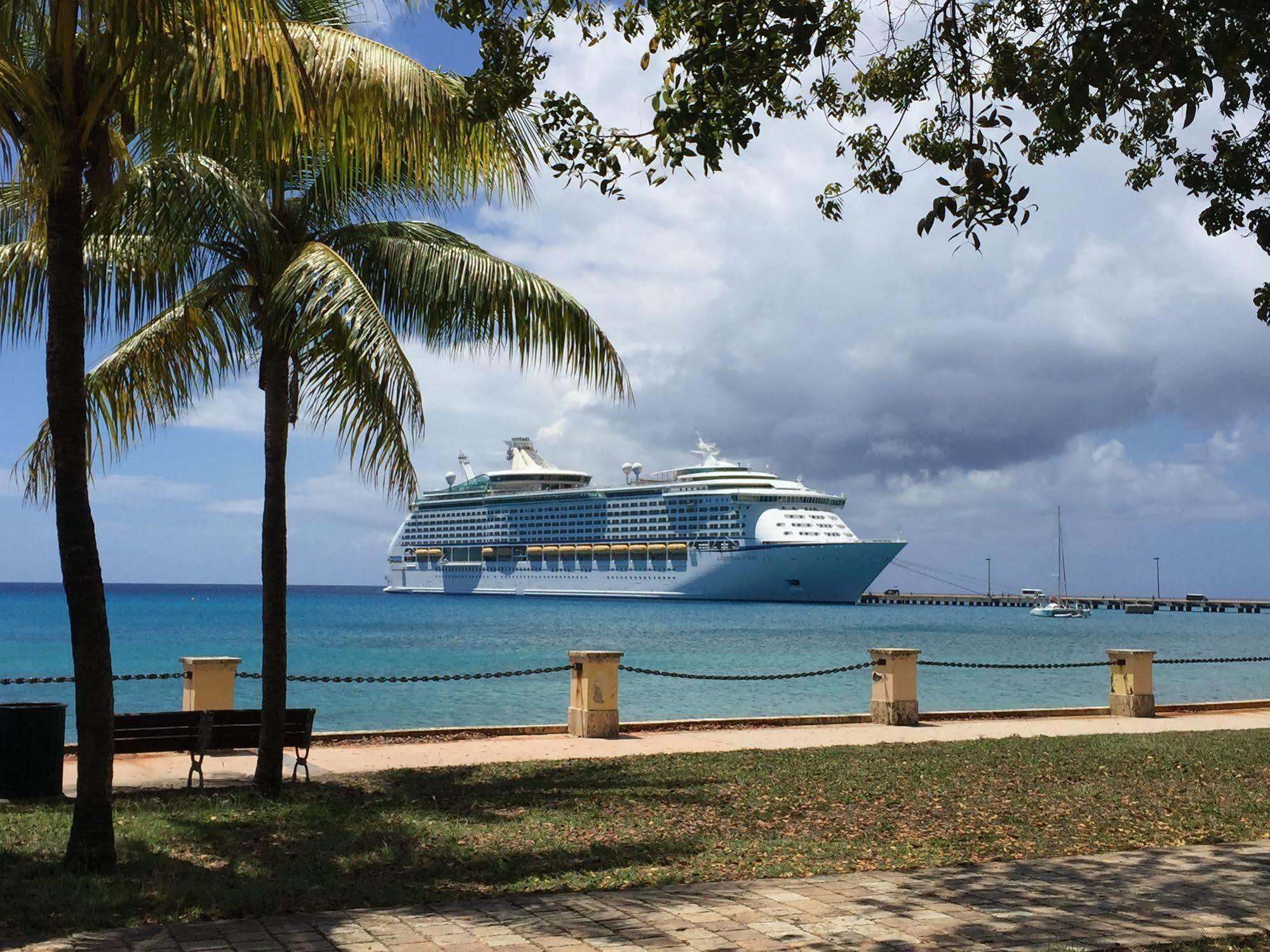 The Frederiksted Hotel Экстерьер фото